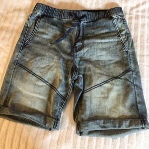 NWOT Women’s Distressed Denim Pull on Shorts, Signature by Levi Strauss, Size XS